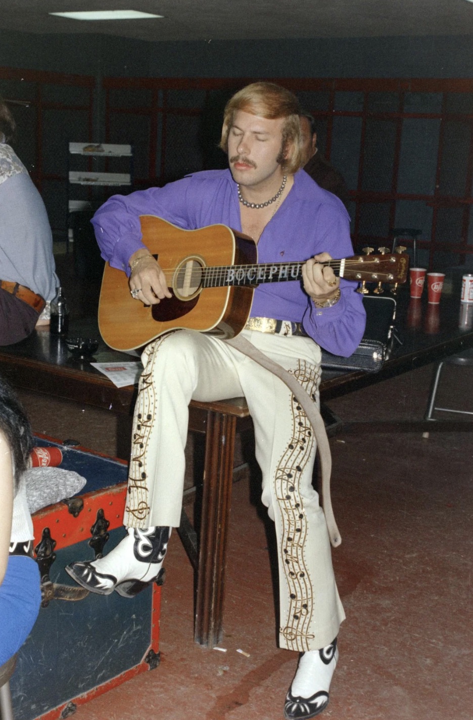 Hank Williams Jr. playing a guitar backstage (1974) 